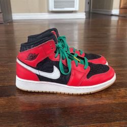 Jordan 1 Mid Christmas Size 6Y Comes With box