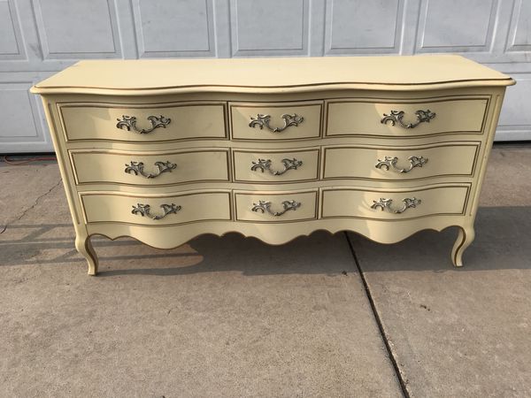 Dixie Furniture Solid Wood French Provincial 9 Drawer Dresser For