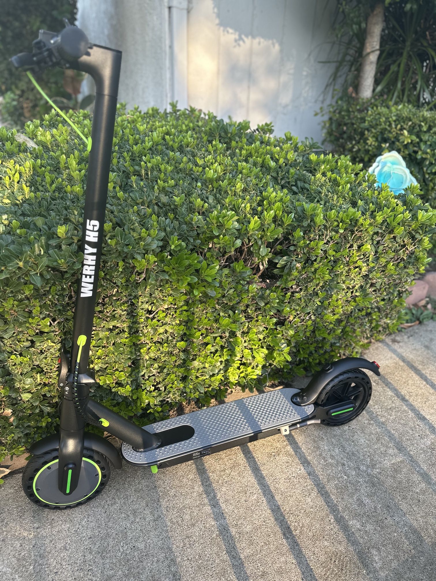 ELECTRIC SCOOTER