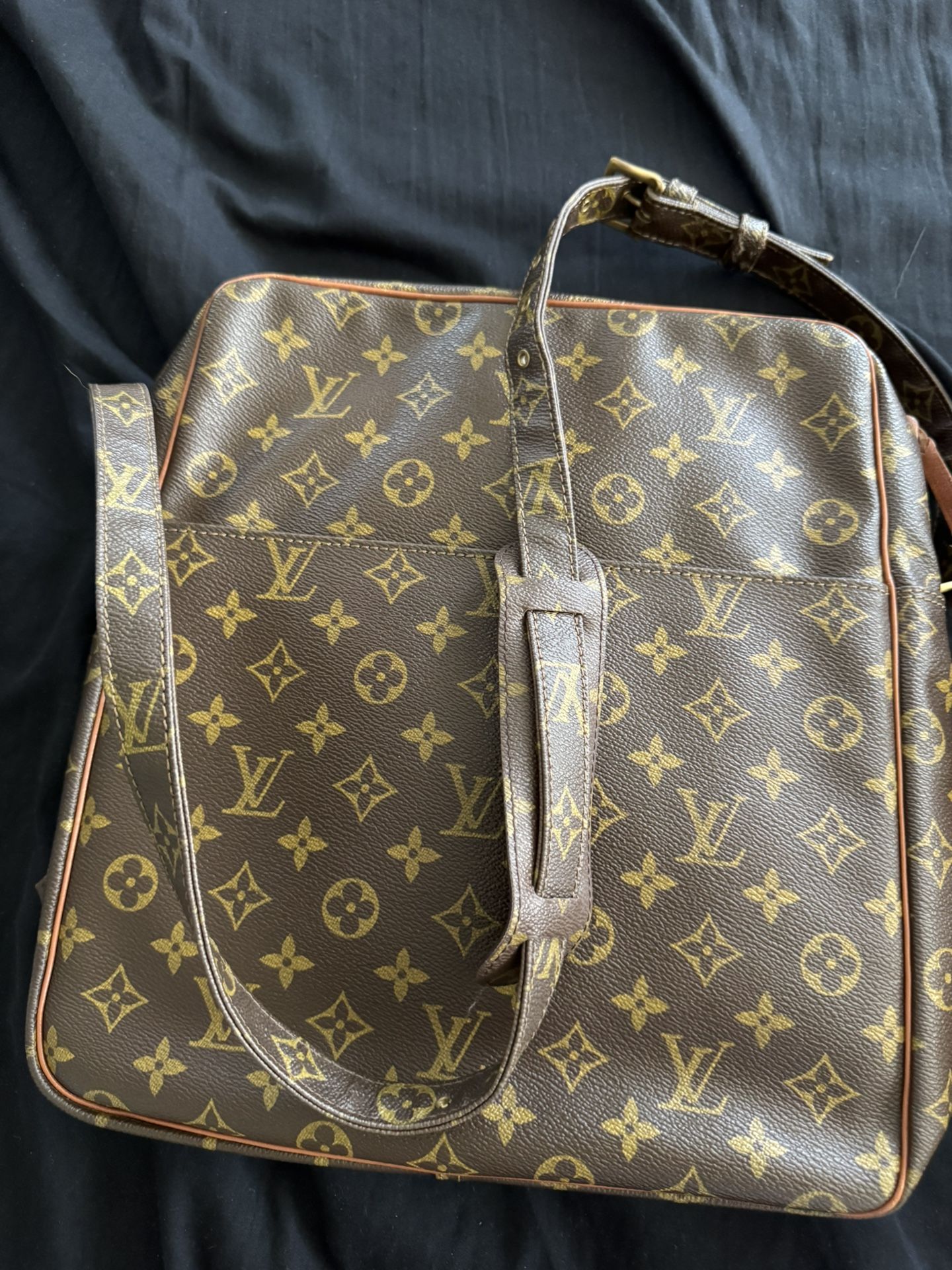 Louis Vuitton messenger Bag