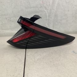 2022-2025 HYUNDAI TUCSON TAIL LIGHT RIGHT PASSENGER SIDE RH USED OEM 