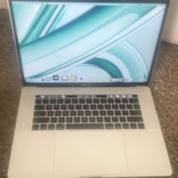 MacBook Pro 15" 6-Core i7 With Photo, Video and Music Production Software 