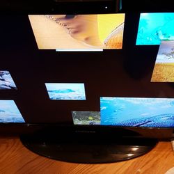 Apple TV 3rd Generation Model Number A1469 With Remote Control HDMI Cable And Power Cord TV Is Not Included But It Is Available On Another Listing