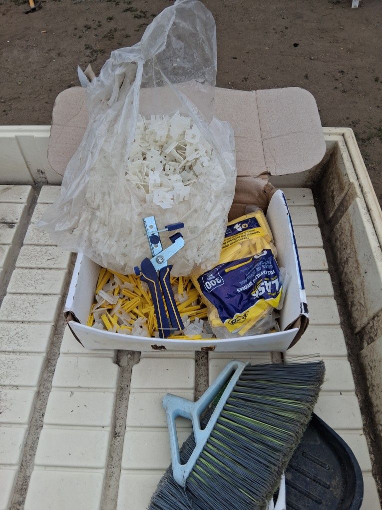 Contractor Pack Of Tile Levelers Tool Included