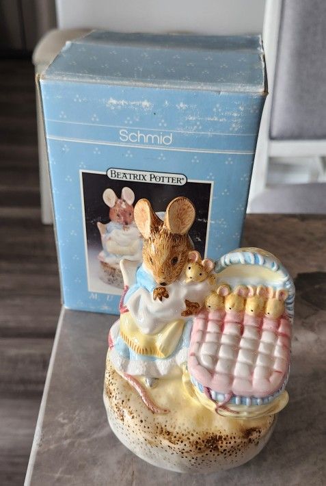 Schmid Beatrix Potter Hunca Munca Music Box Figurine 1990 Plays Brahm’s Lullaby
