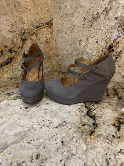 Shoes size 8 (fits 7.5)