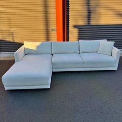 Kardial Sectional - Clean Mid Century Modern Style