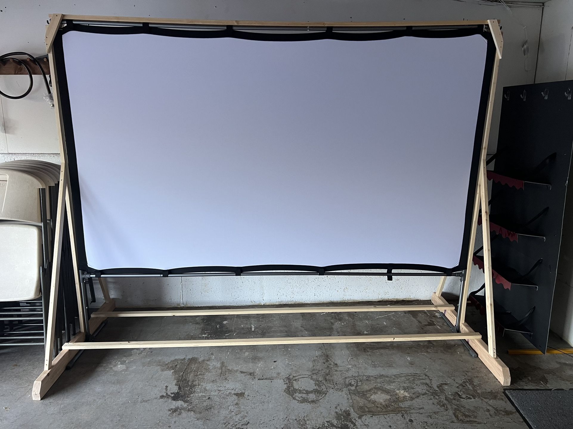 Projector Screen 100"