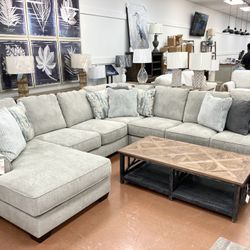 New Large Sectional 🔥🔥 IN STOCK 