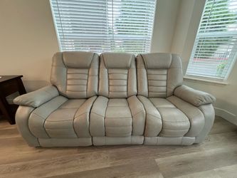 Malibu 3 Power Sofa In light gray