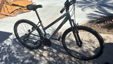 Huffy aluminum lady bike