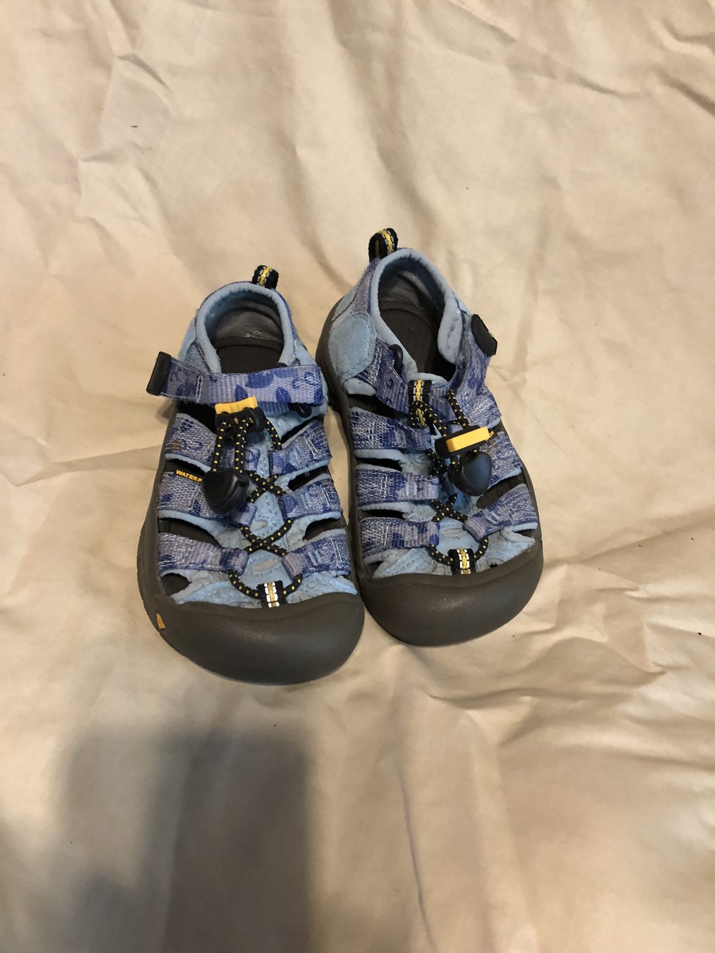 New Keen Water Proof Shoes 👟 Kids Size 10