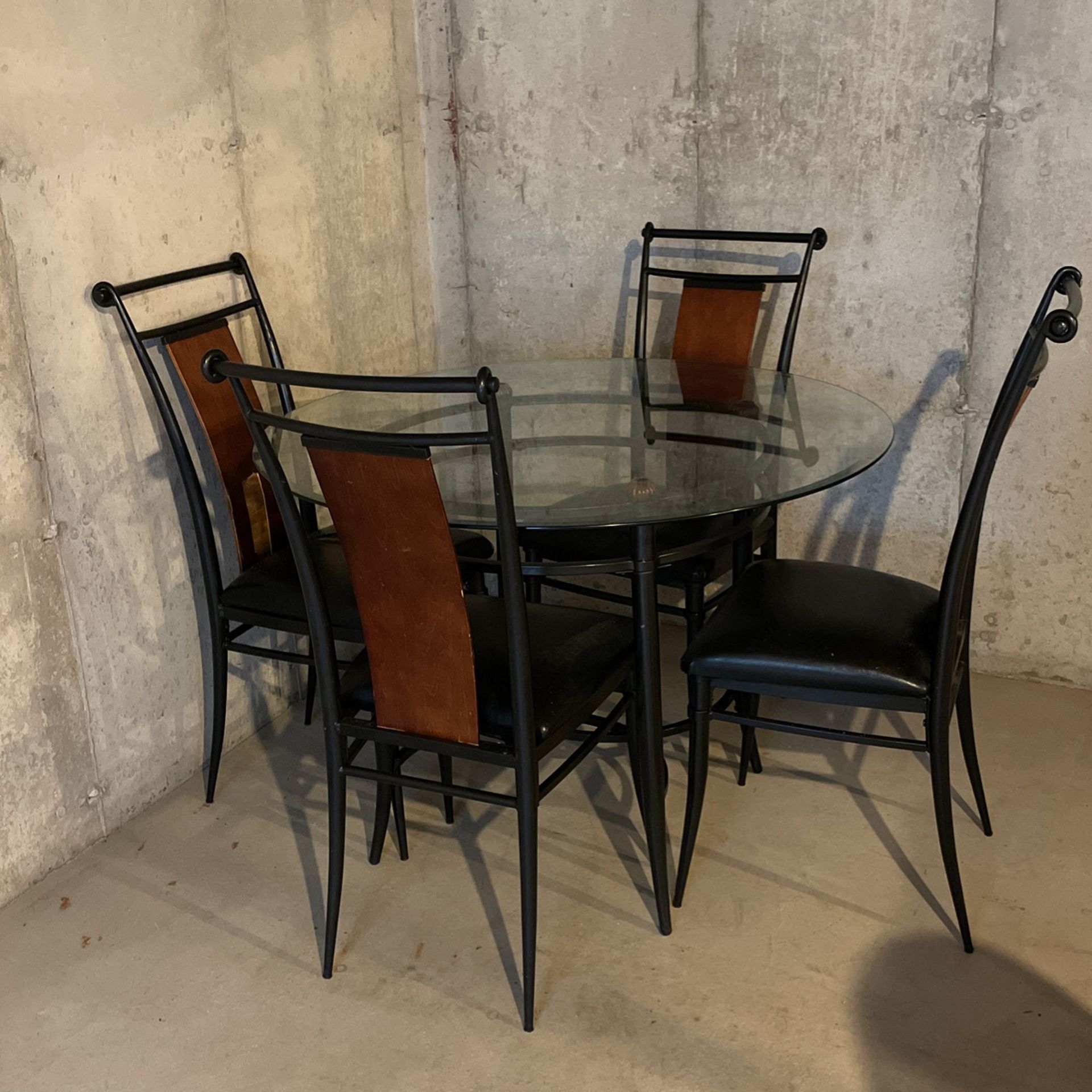 Breakfast Table With Chairs 
