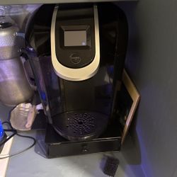 Kuerig 2.0 With Pitcher Including Pods And Cleaning Pods