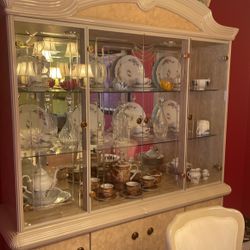 Dine  Room Set For Sale In Good Condition 