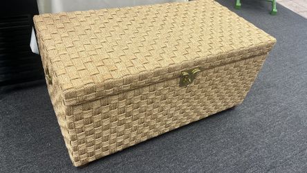 Wicker trunk