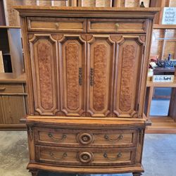 THOMASVILLE Gorgeous CABINET/ DRESSER 