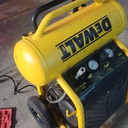 Dewalt 225psi 5.0scfm 1.6hp 4.5 Gallons Electric 115v  Plug  In Electric Compressor 