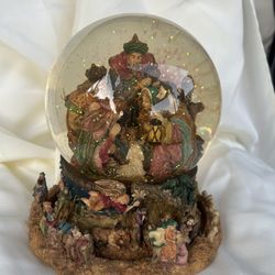 Classic Old Snow Globe 