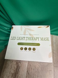 Light therapy mask