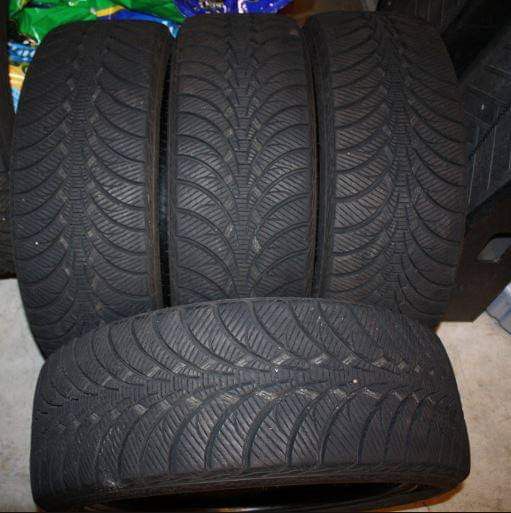 Goodyear Ultra Grip Ice WRT Winter Radial Tire - 215/55R17