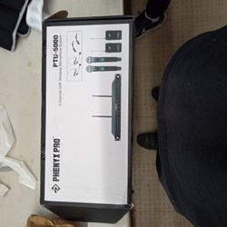 Brand New Phenyx Pro 4 Channel Uhf Wireless Mic System