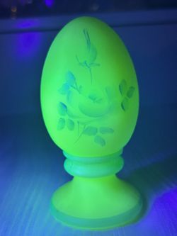 Vintage Fenton Uranium Blue Rose Custard Pedestal Egg *Richard*