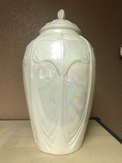 Vintage Art Deco Ceramic Ginger Jar / Urn with Lid (Iridescent Finish)