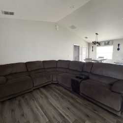 Sectional In Excellent Condition!!!