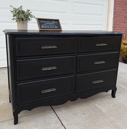 Beautiful Black 6-Drawer Solid Wood Dresser
