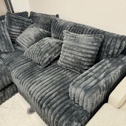 Plush  Texture S e c t i o n a l 