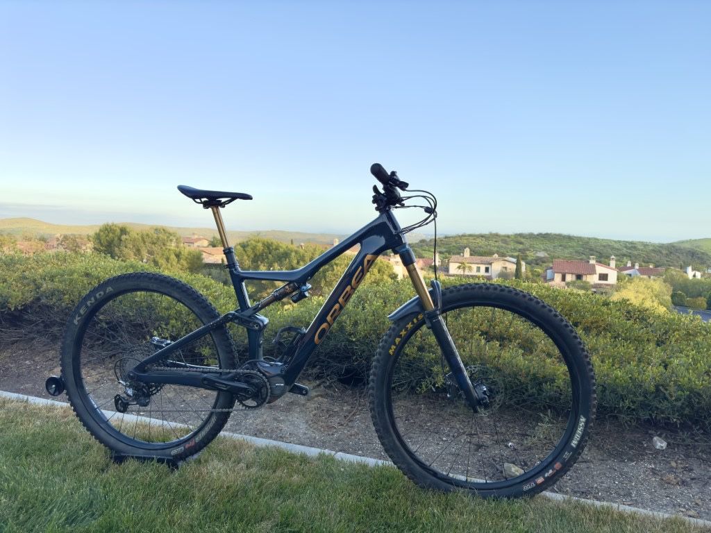 2022 Orbea Rise Lightweight Carbon Fiber EMTB