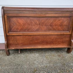 Queen sleigh Bed