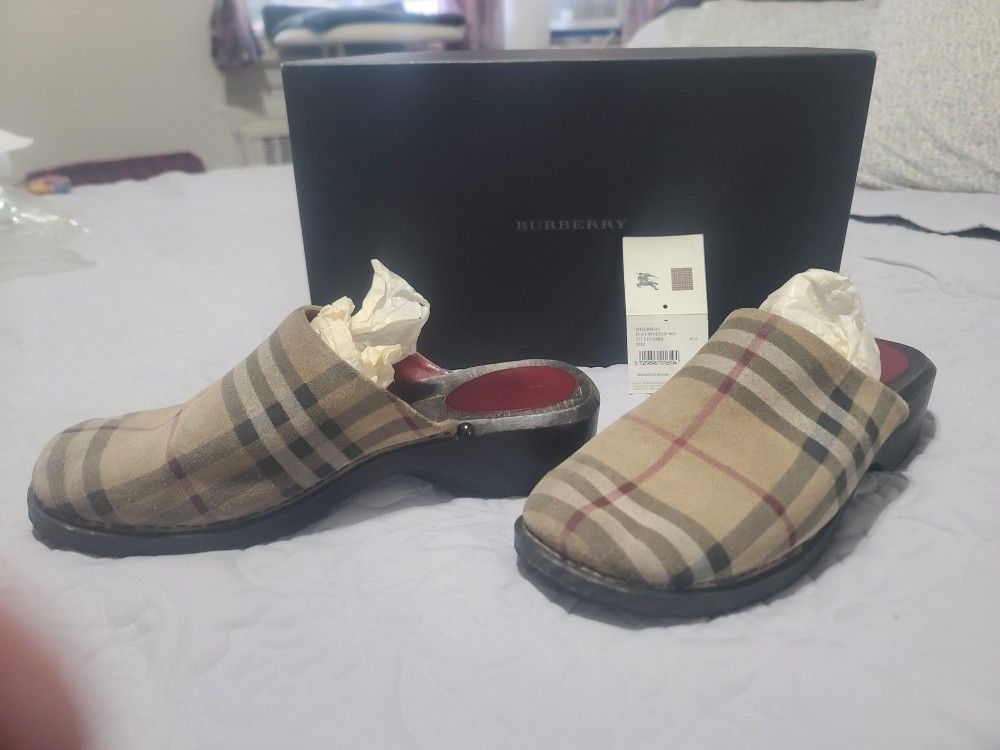 Burberry Clogs