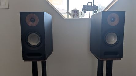 Jamo bookshelf speakers