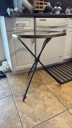 Glass arrow table