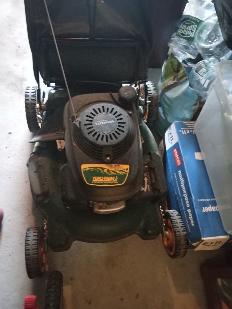 Lightly used lawn mower $90