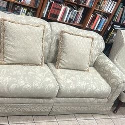 Beautiful Bassett Brand Sofa & Chair 