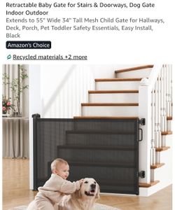 New black retractable baby / pet gate