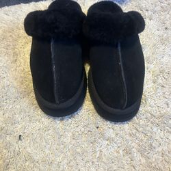 UGG- Women’s Disquette black platform slippers 