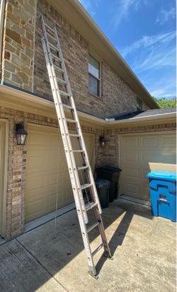 28’ foot EXTENSION LADDER (fiberglass)