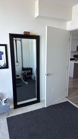 Wall mirror