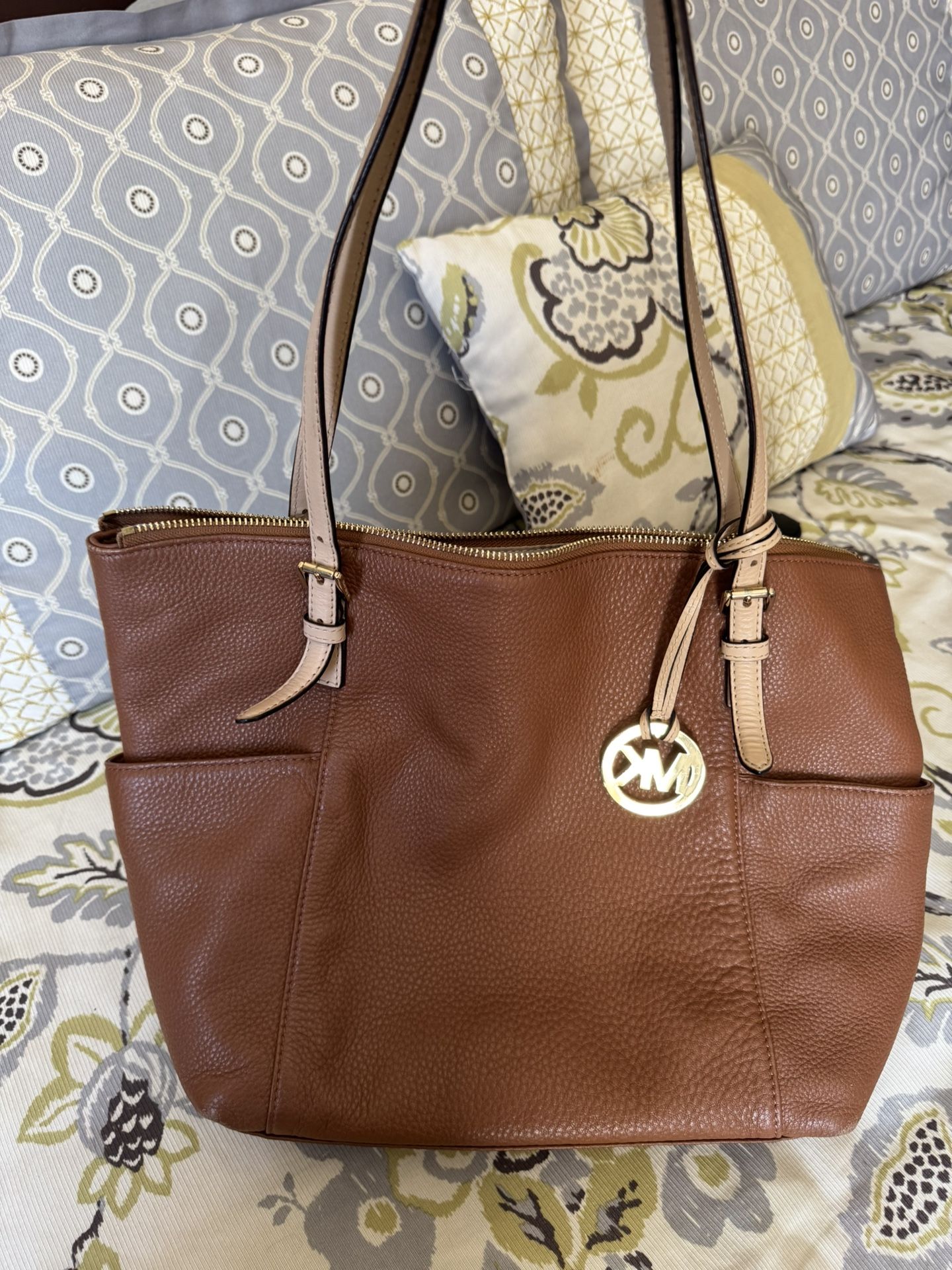 Michael Kors Tote Uses
