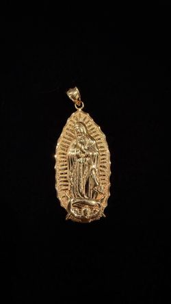 14kt Gold Virgin Mary pendant
