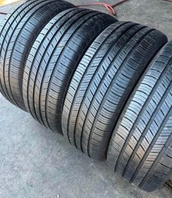 205 60 16 Michelin tires Con 80% de Vida Las 4
