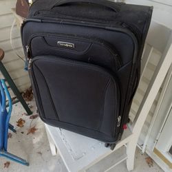 Samsonite Medium Size Luggage On Wheels 