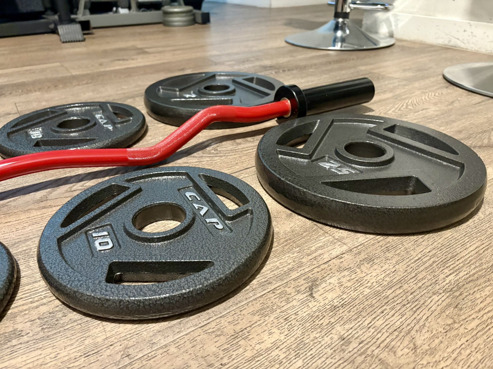 NEW Olympic Black Curl Bar With Pairs From 5s To 25s [total: 105 lbs)
