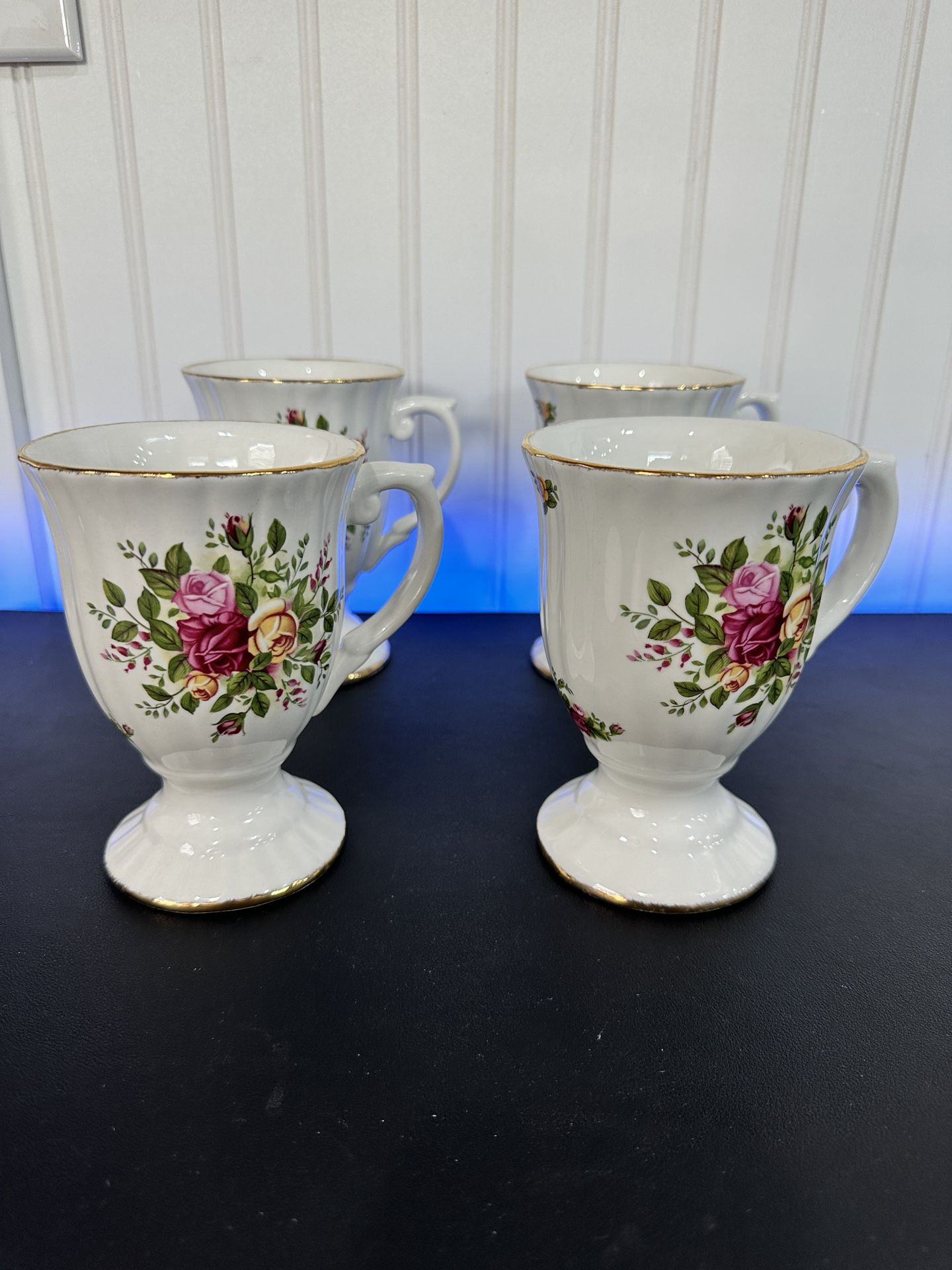 Old Country Roses by ROYAL ALBERT Fluted Mug