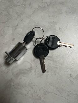 Storage Unit• Cylinder Barrel Lock • 3 keys