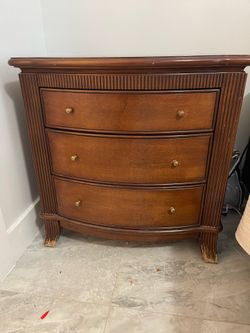 Set of 2 Classic Curved Wood Nightstands – 3 Drawer